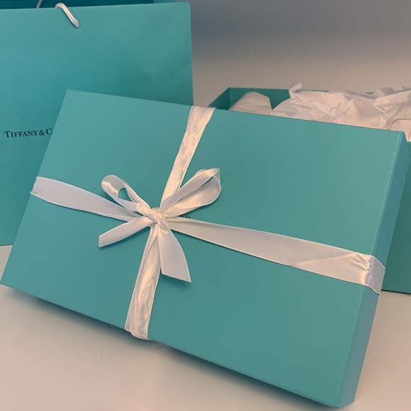 TIFFANY & CO EMPTY GIFT BOX AND BAG - Picture 3 of 5